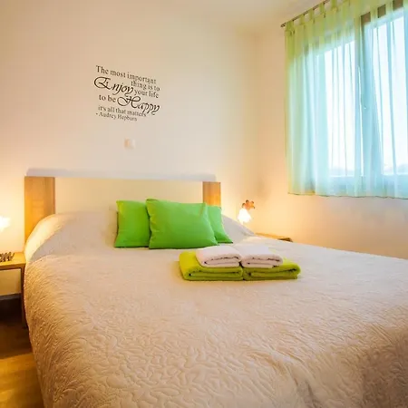 Апартаменты One-bedroom In Pula/istrien 17492 *